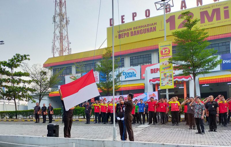 Depo Bangunan Rayakan HUT RI dengan Berbagi